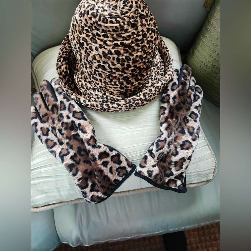 Leopard Print Hat and Gloves Set